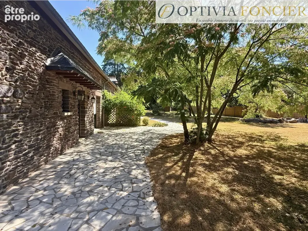 Propriété T7 395 m2 - 6 300 m2 de terrain - 5 garages - Piscine intérieure chauffée - photo 4