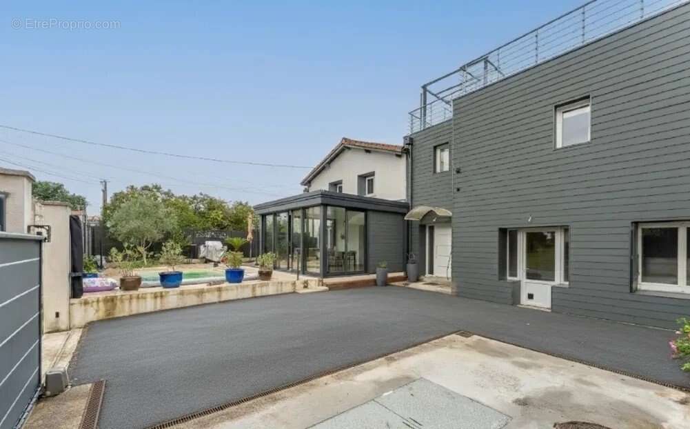 Maison à BRIZAMBOURG