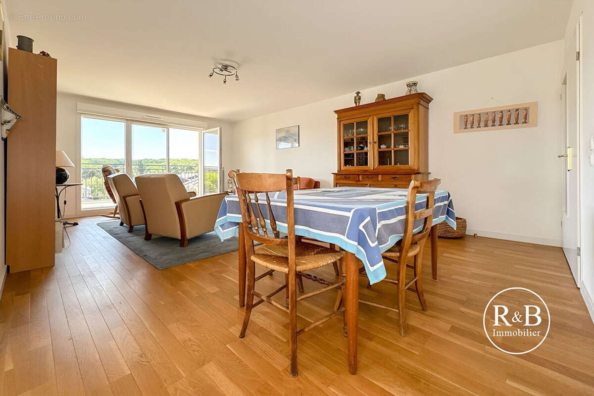 Appartement à LES CLAYES-SOUS-BOIS