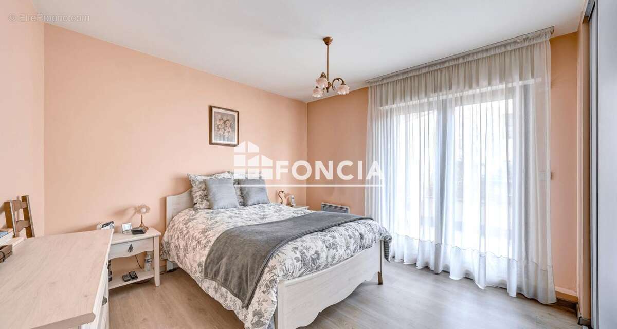 Appartement à BOURG-LA-REINE