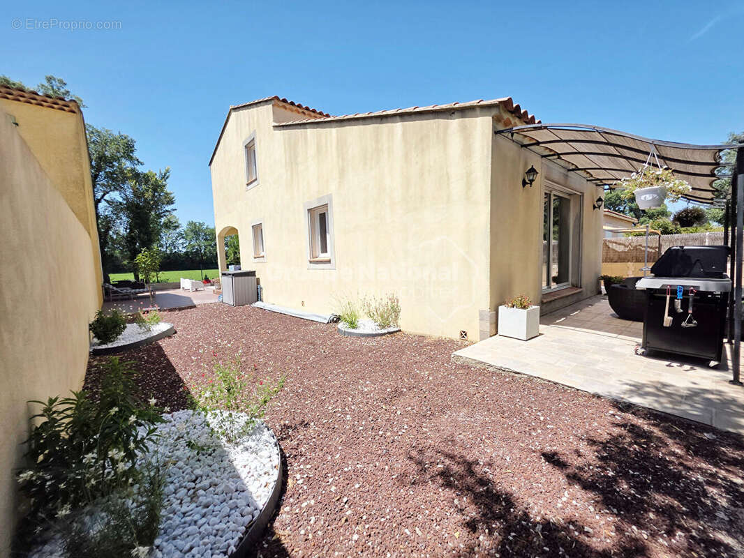 Superbe maison 5 pièces avec piscine à Istres, Village d'Entressen - photo 15