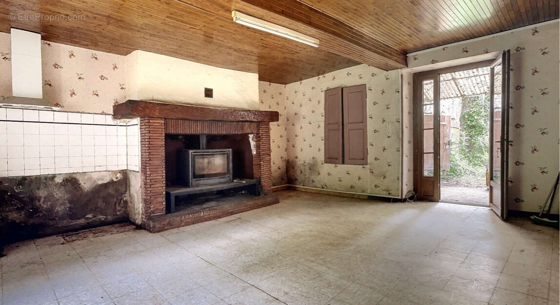 Maison à SAINT-PAUL-DE-SERRE