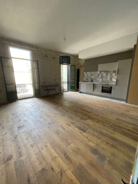 34120 Pézenas immeuble 3 appartements et 3 studios 1 terrasse 2 caves 1 patio - photo 6