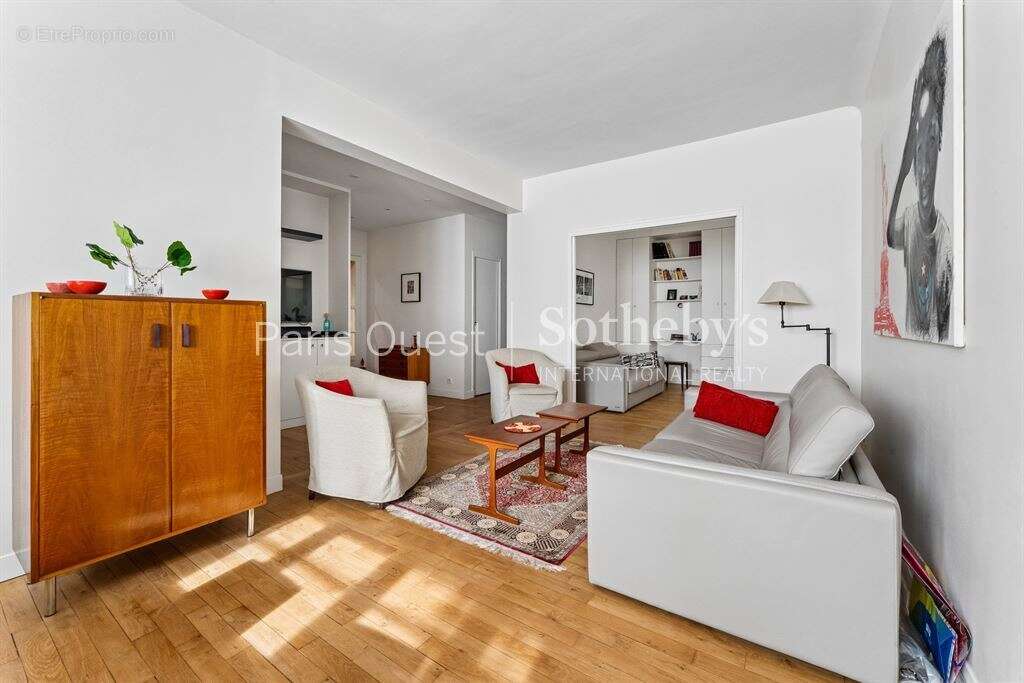 Appartement à NEUILLY-SUR-SEINE