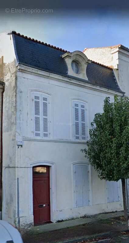 Maison à SAINT-JEAN-D'ANGELY