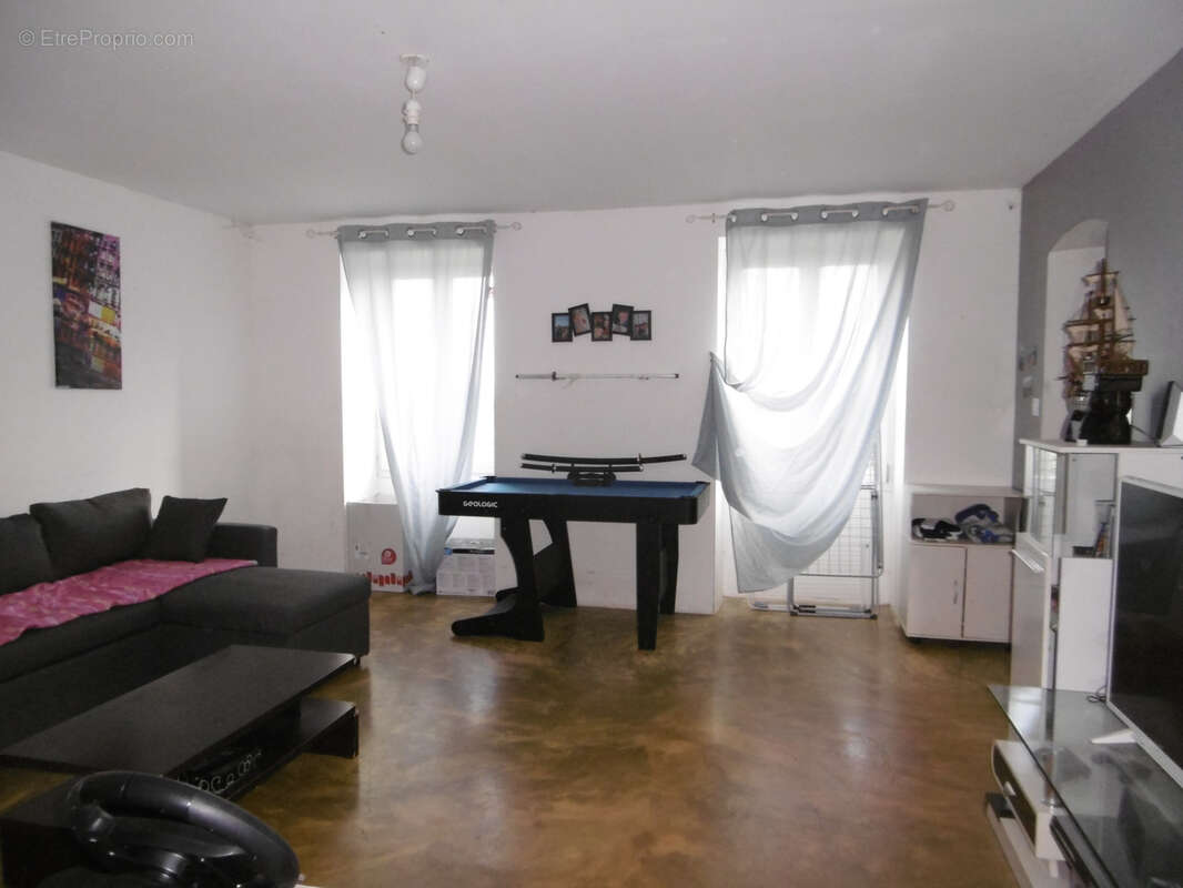 Maison à SAINT-PIERRE-LA-NOAILLE