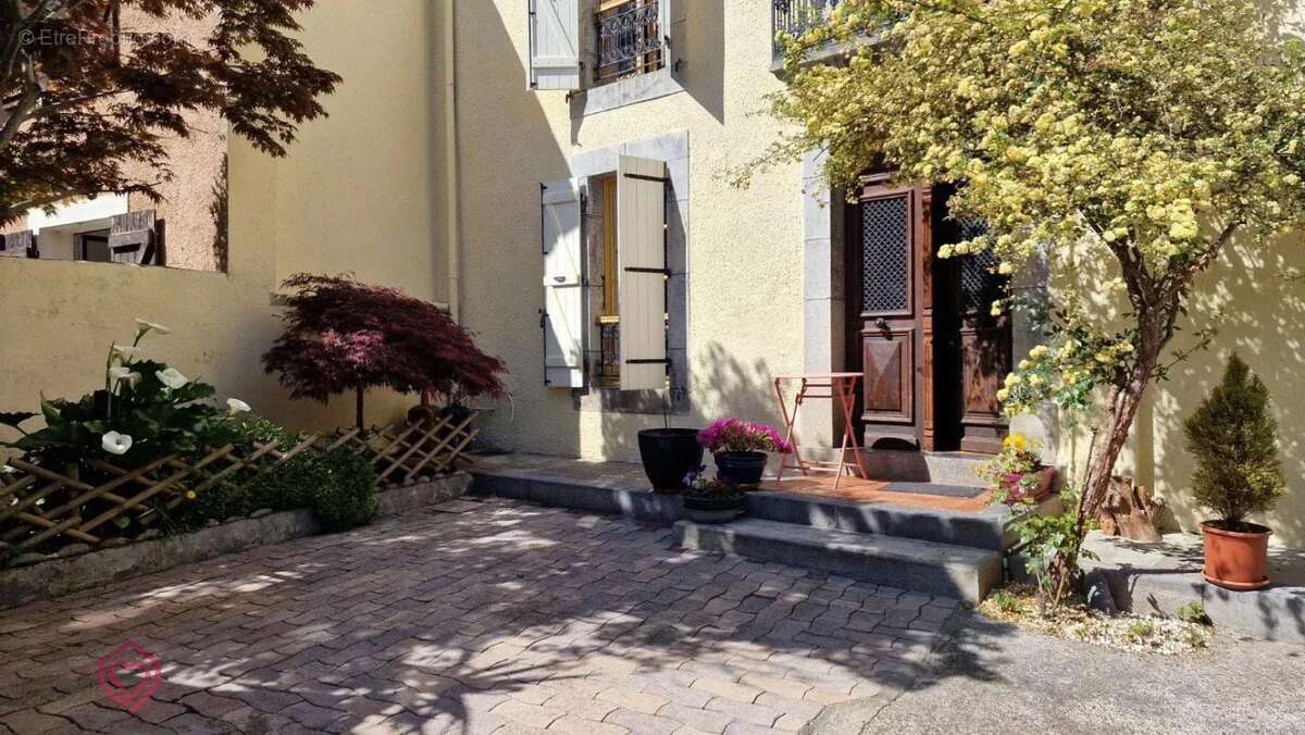 Maison à PRAT-BONREPAUX