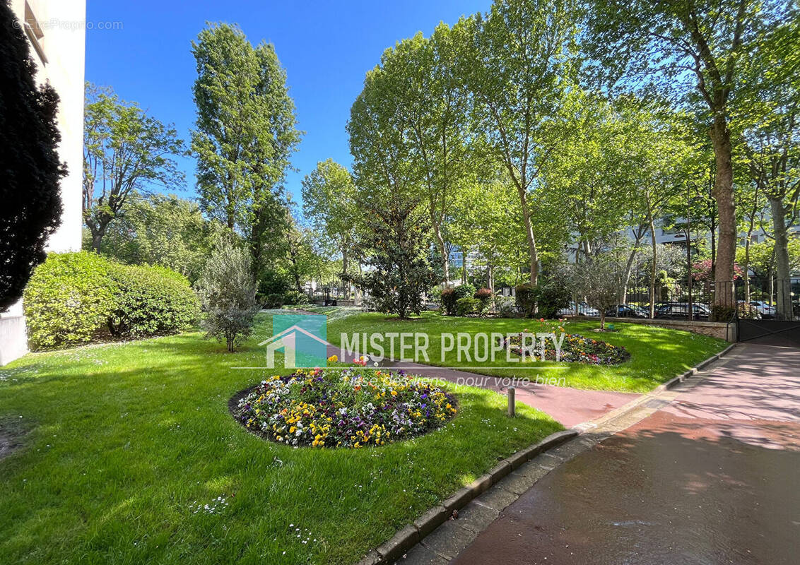 Appartement à NEUILLY-SUR-SEINE