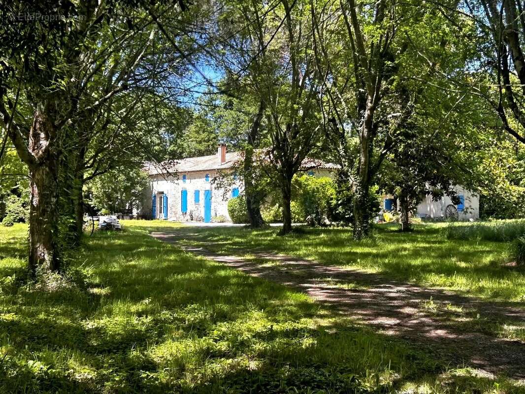 Magnifique moulin en pierre du XVIe siècle dans un cadre bucolique - photo 18