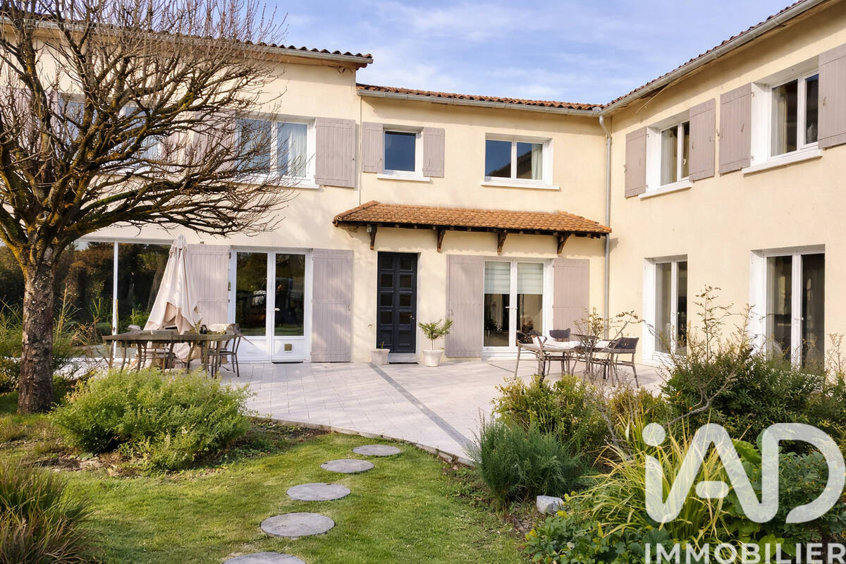 Photo 1 - Maison à CHALAIS