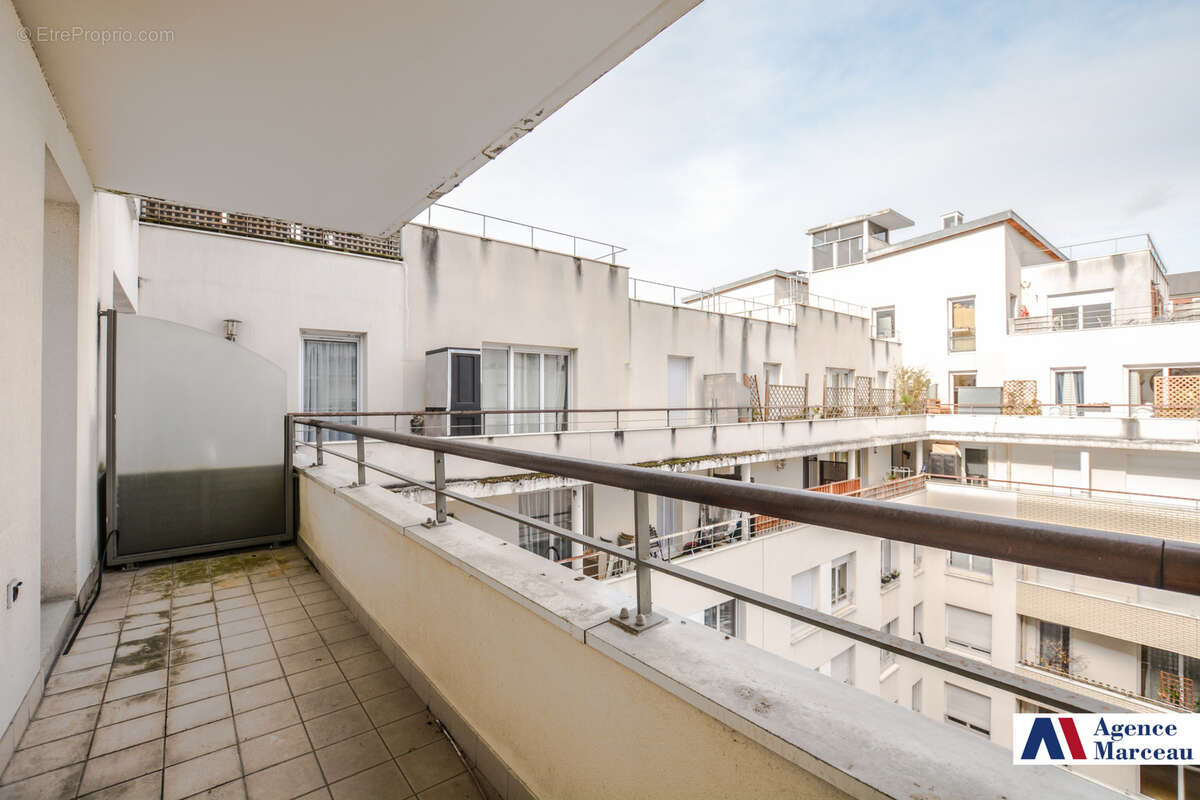 Appartement à COURBEVOIE