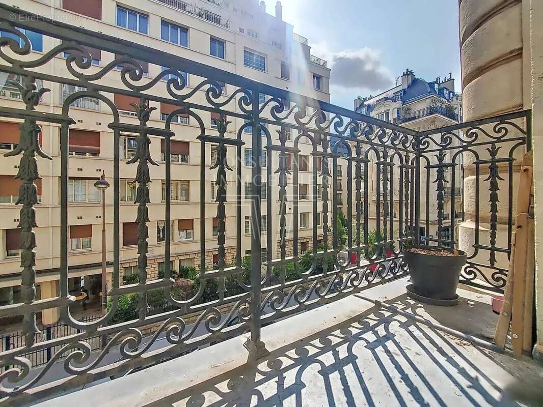 Appartement à PARIS-7E