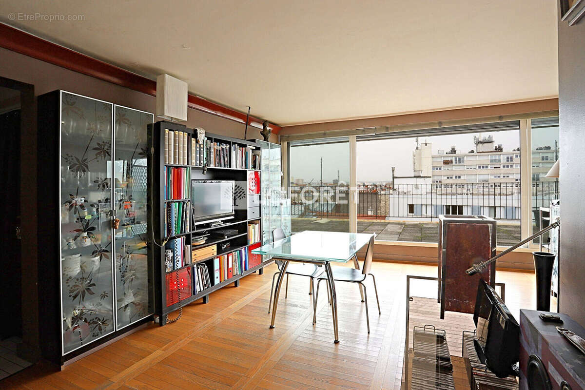 Appartement à PARIS-14E