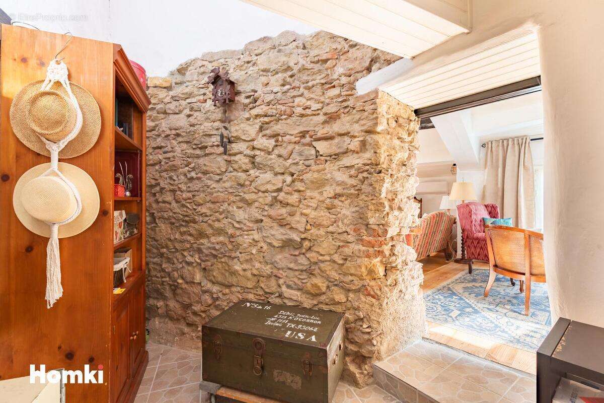 Maison à VILLENEUVE-LES-MONTREAL