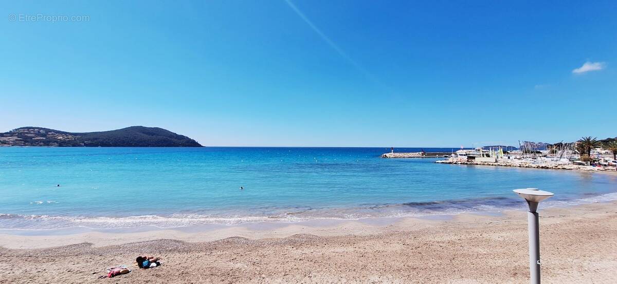 Photo Maison à Saint-Cyr-Sur-Mer au prix de 849 000€