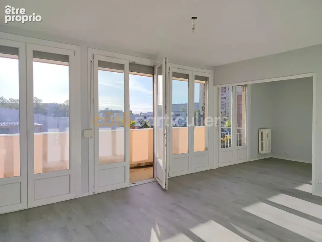 CHENÔVE - Appartement T3 de 77 m² - lumineux avec balcon - photo 1