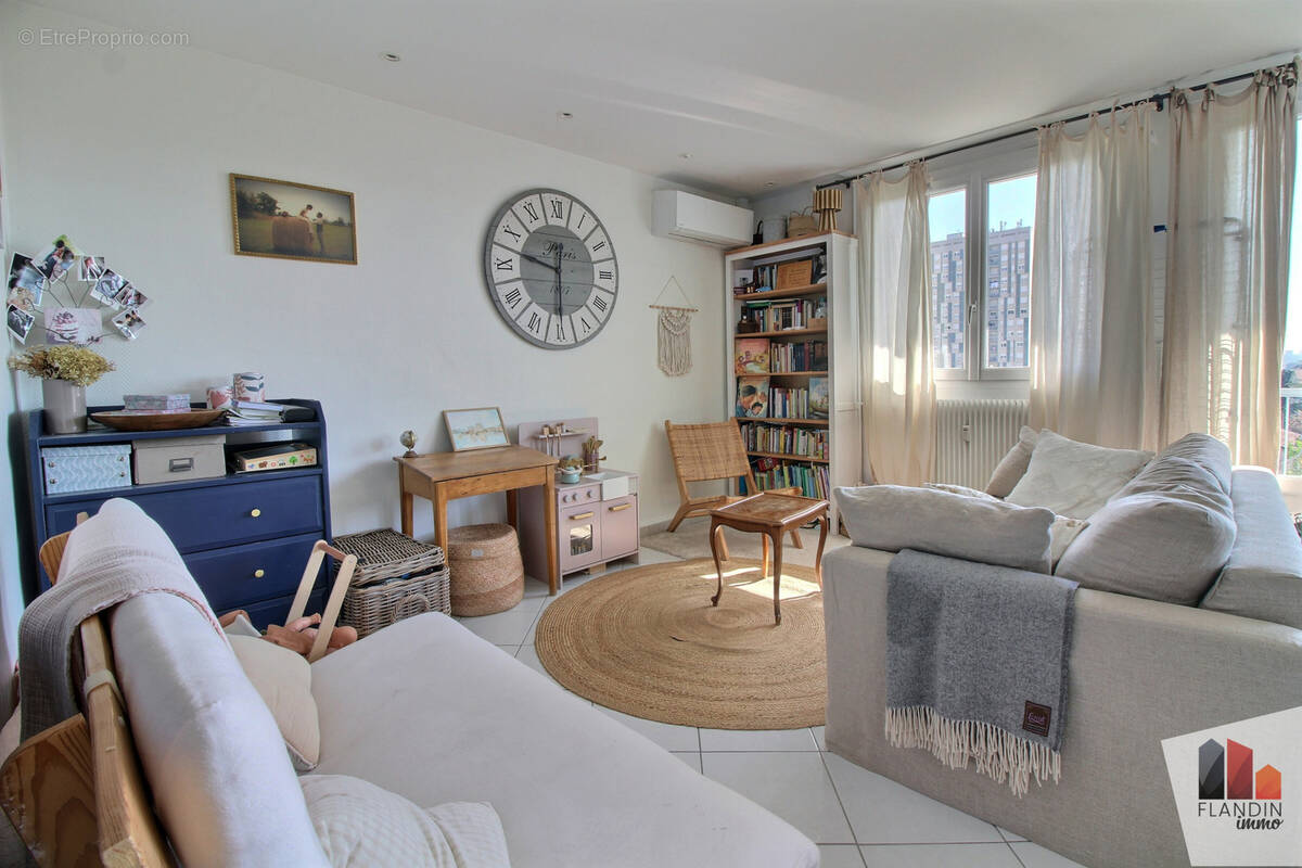 Appartement à SAINT-GENIS-LAVAL