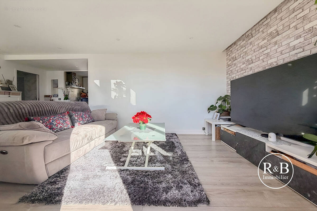 Appartement à LES CLAYES-SOUS-BOIS