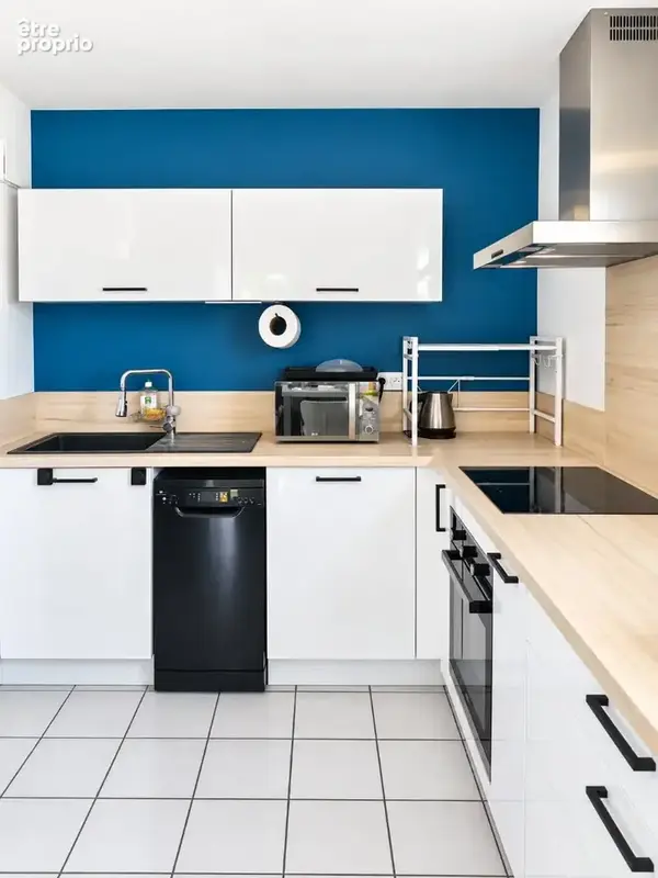 À VENDRE  Beau T3 avec balcon, piscine et 2 parkings - photo 2