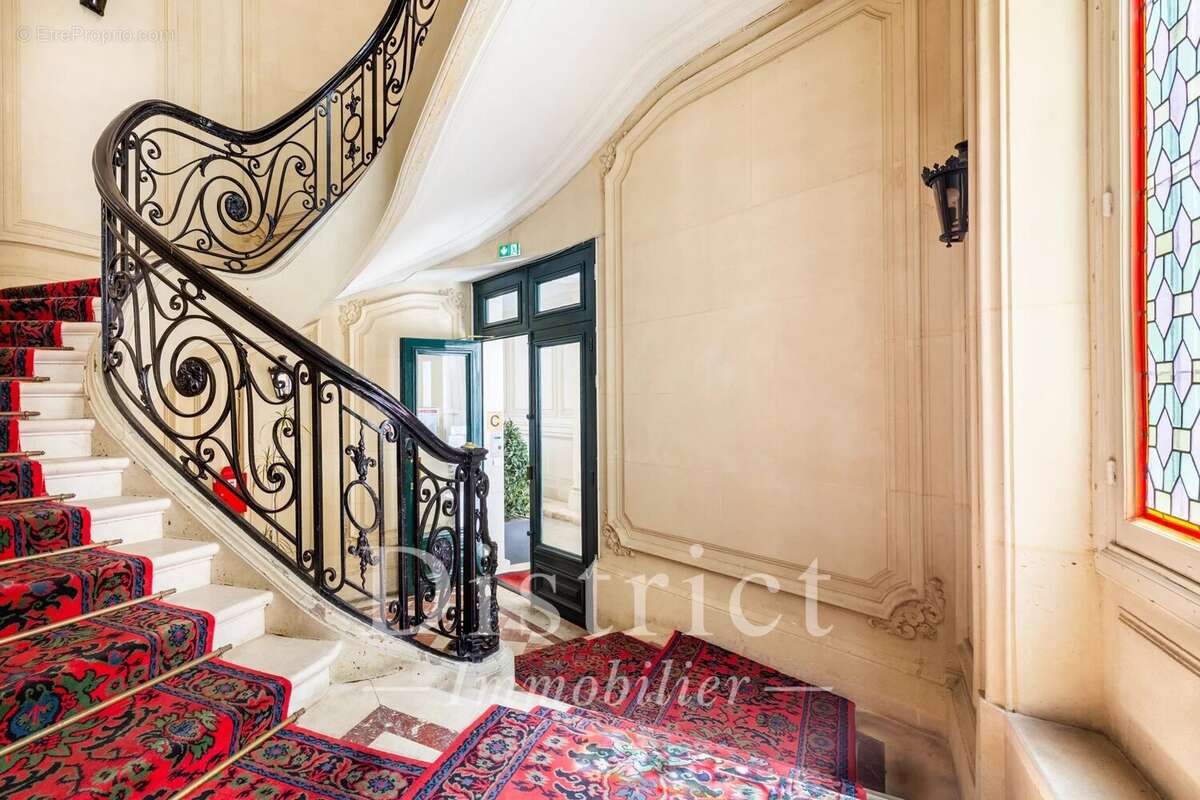 Exclusivité Avenue de Messine. Appartement entièrement rénové 242 m² - photo 21
