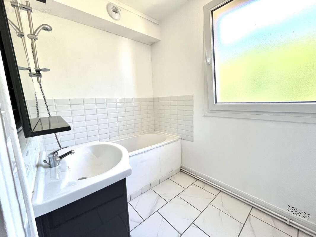 Appartement 620 m² à Charleville-Mezieres  - photo 117