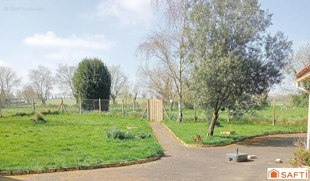 Photo 1 - Maison à SAINT-HILAIRE-DE-VOUST