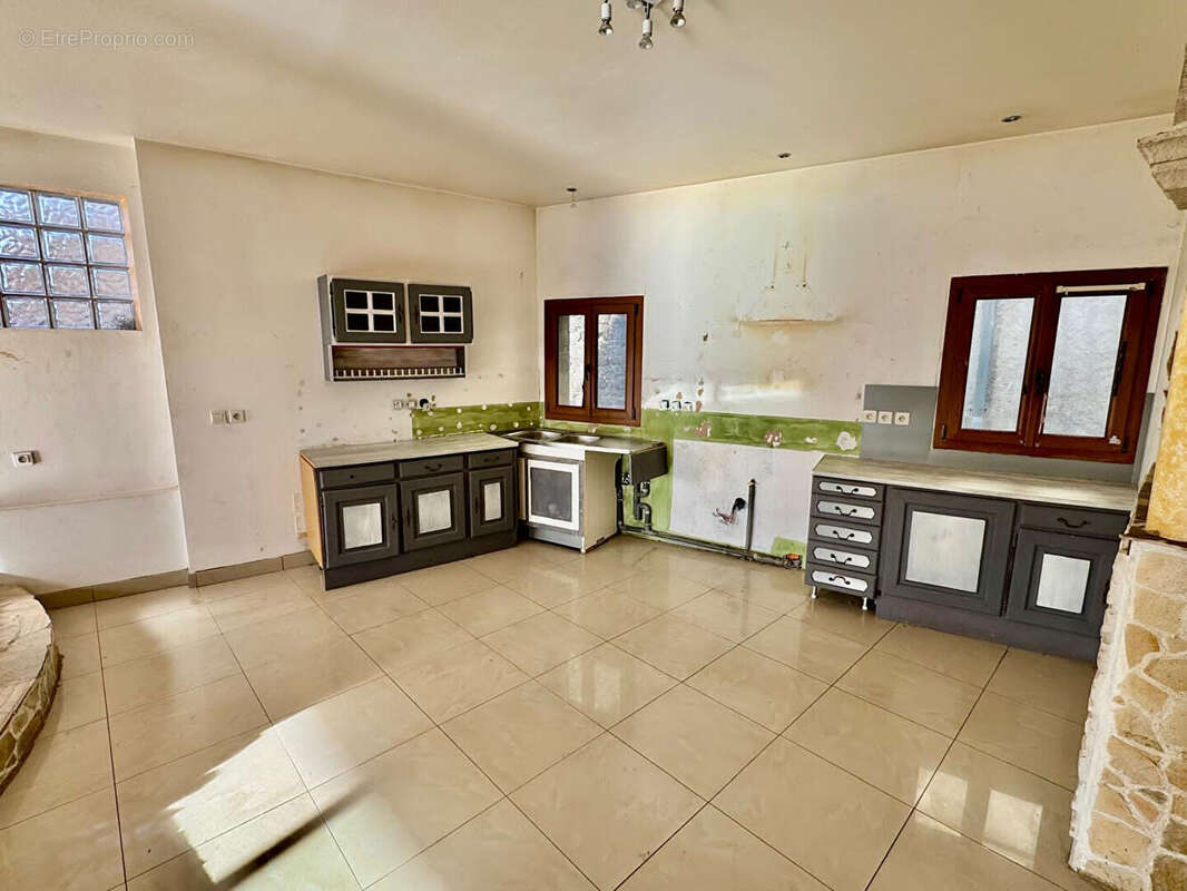 PONT-DU-CHÂTEAU / Maison à vendre de 132 m2 avec terrain, terrasses et balcon ! - photo 5