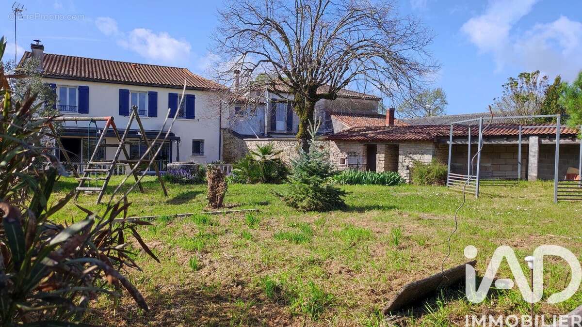 Maison 200 m² à Muron  - photo 5
