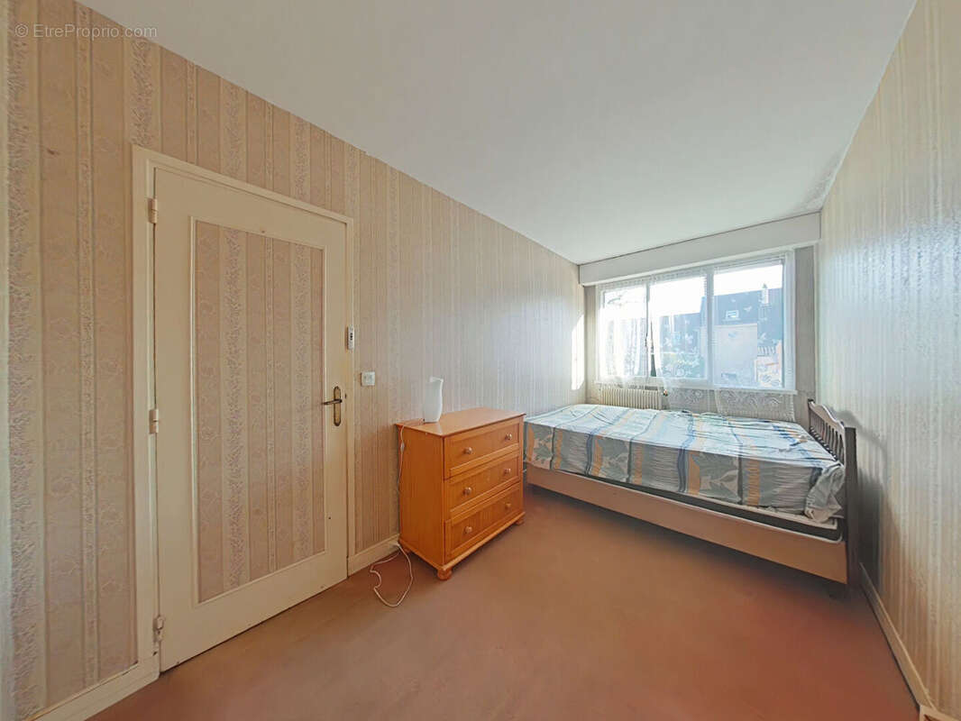 Appartement à LES CLAYES-SOUS-BOIS