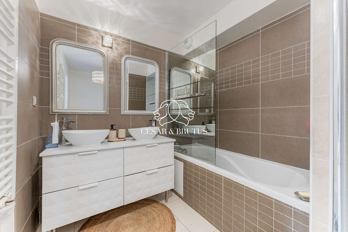 Appartement à DECINES-CHARPIEU