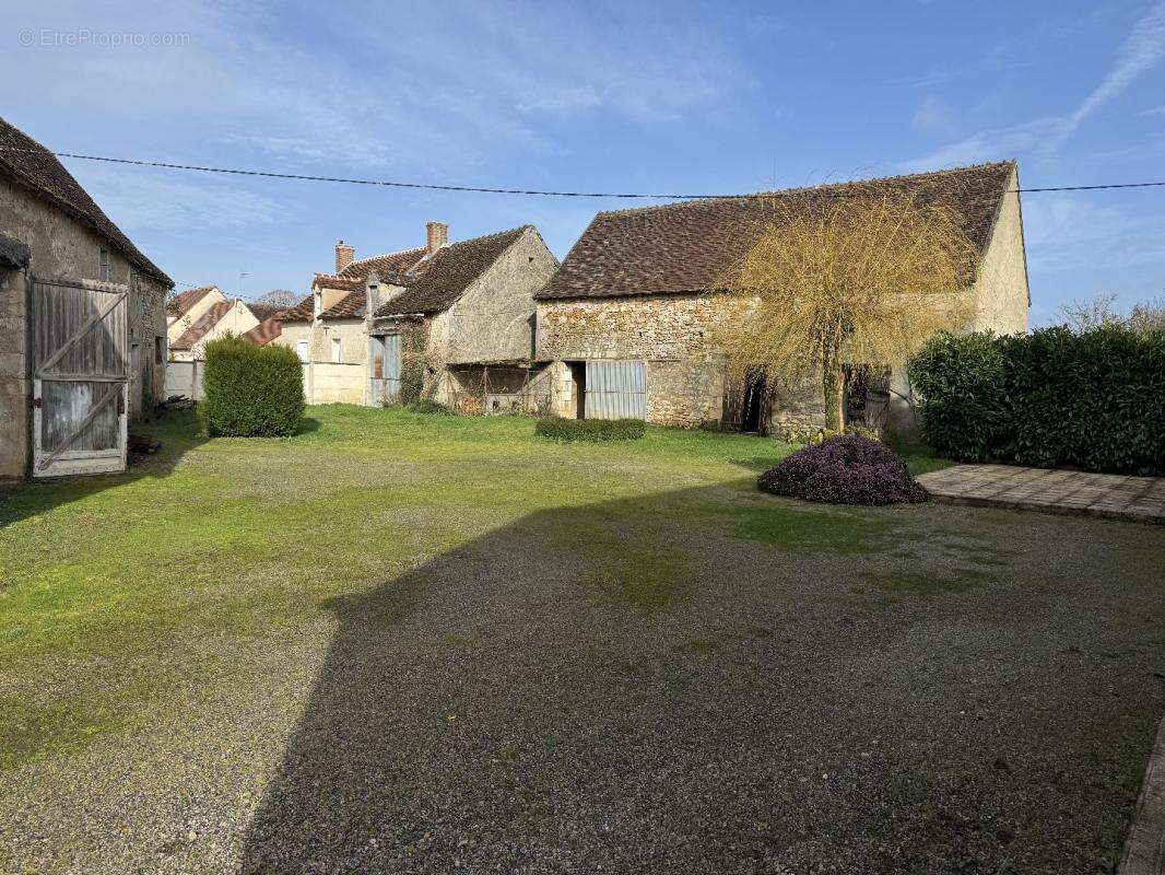 Maison à POULIGNY-SAINT-PIERRE