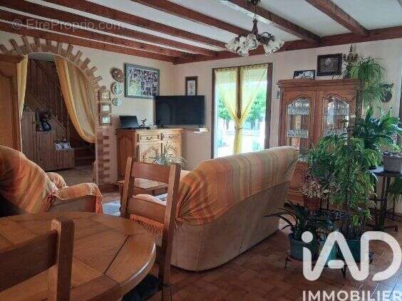 Maison 125 m² à Orbigny  - photo 7