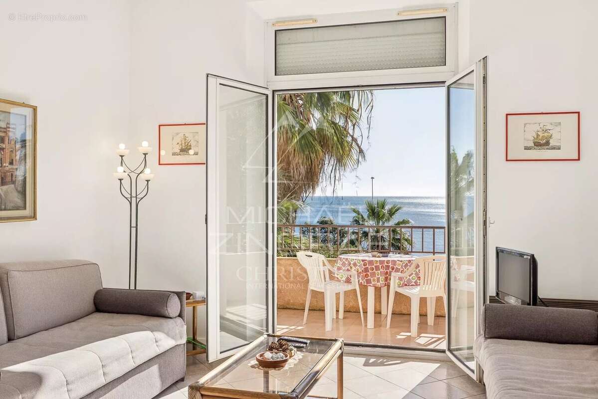 Appartement à VALLAURIS