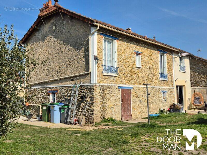 Maison à LE PERRAY-EN-YVELINES