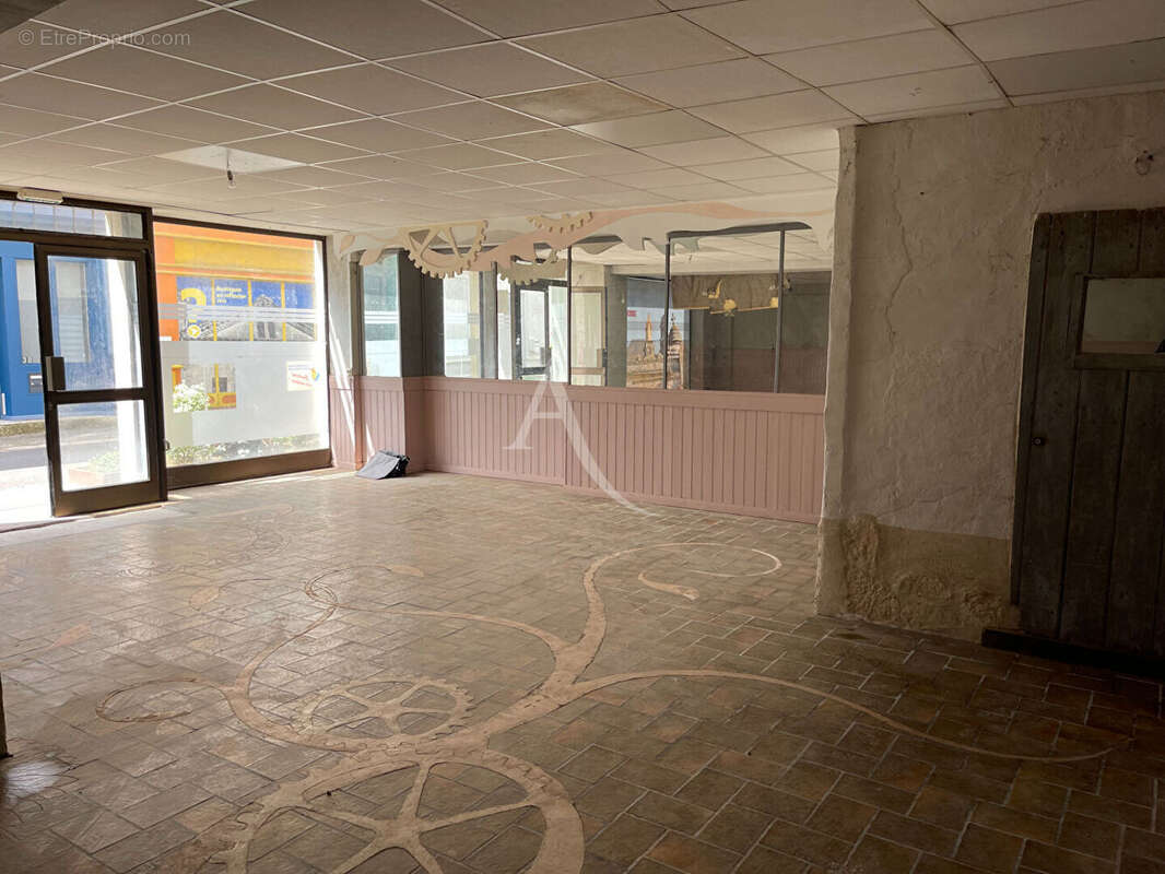 Commerce à FONTENAY-LE-COMTE