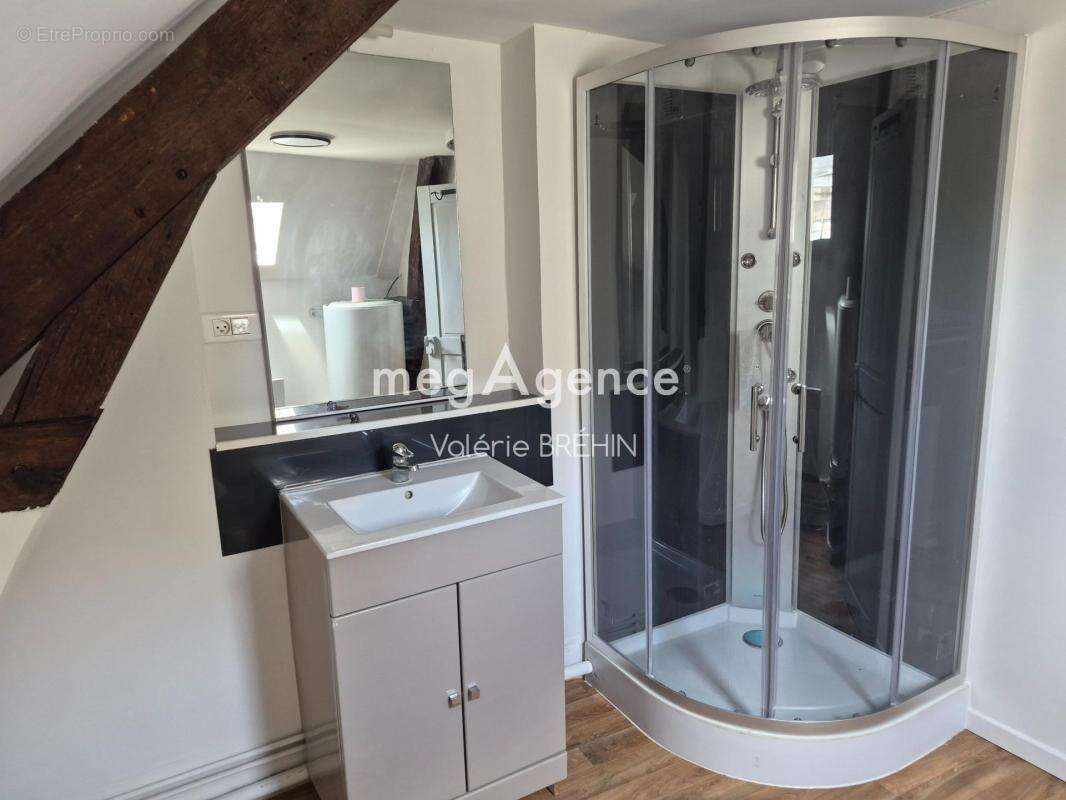 Sur la très belle commune de CHAILLAND  à 10 MN d'Ernée. Centre Bourg maison de 60 M² sans terrain - photo 6