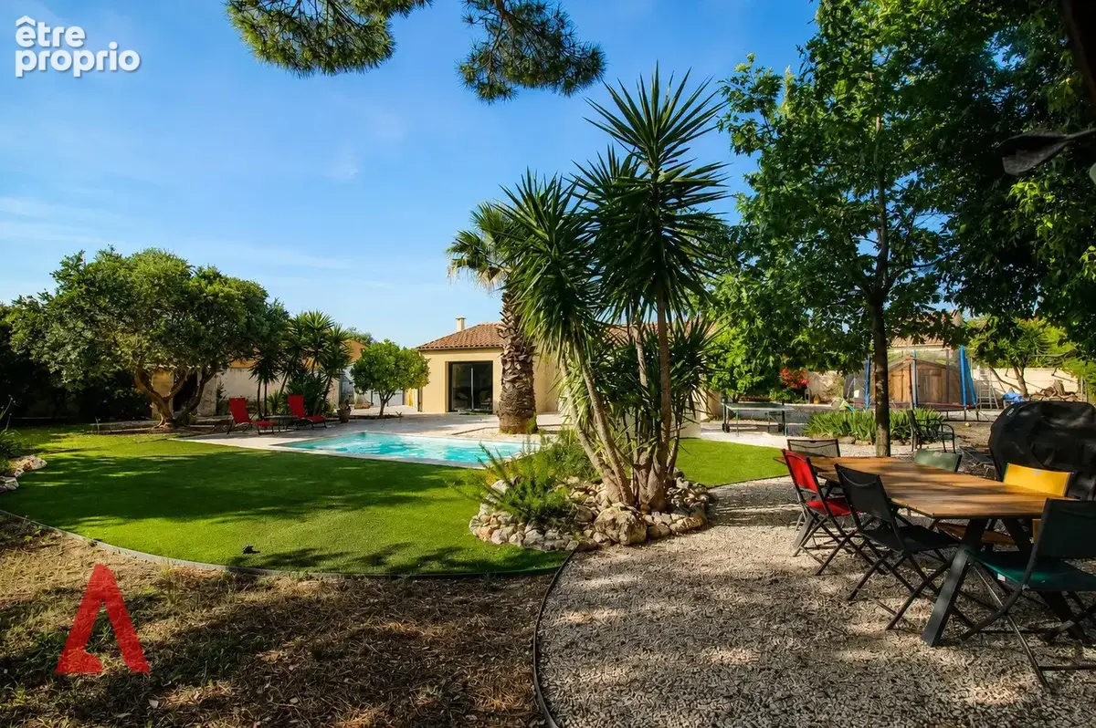 Caux  villa de plain-pied avec piscine et 1 174 m² de terrain - photo 1