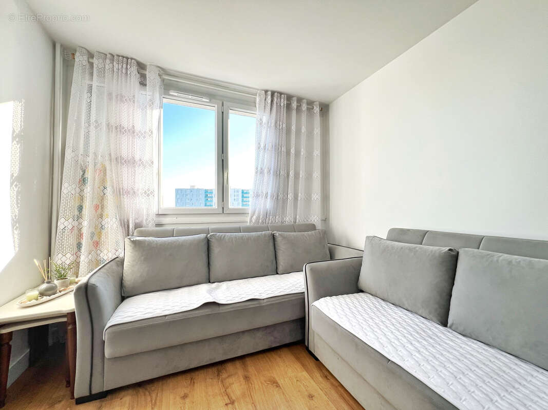 Appartement à PIERRE-BENITE
