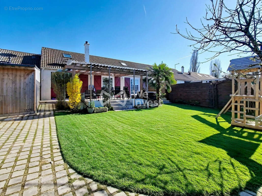 Jardin arrière - Maison à VILLENEUVE-LE-COMTE