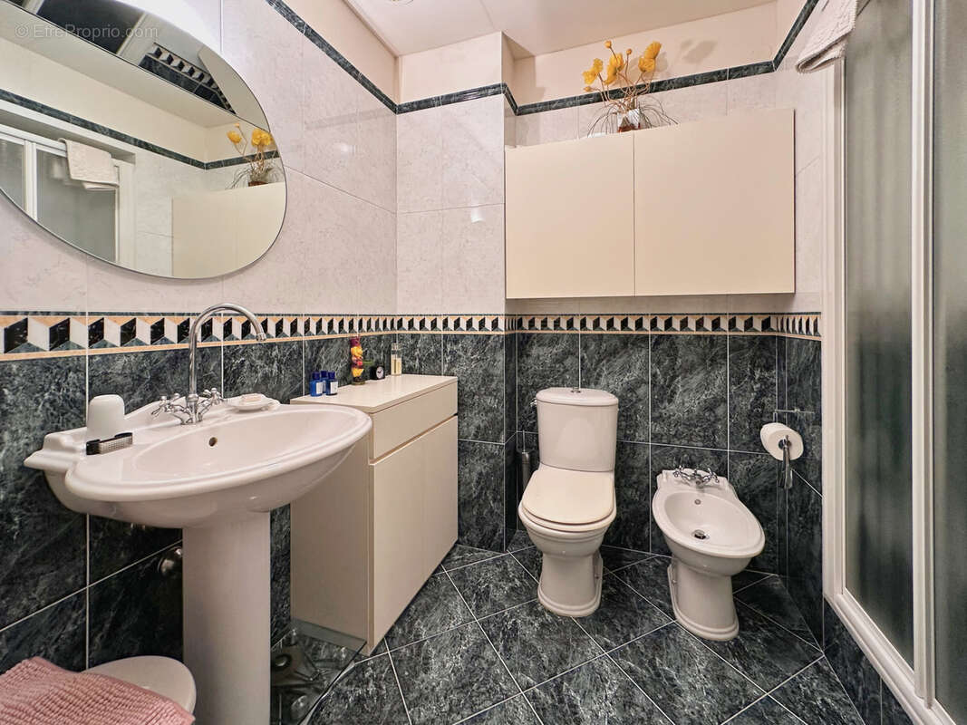 MENTON   Garavan   Lumineux 3 pièces dans une villa historique avec piscine - photo 8