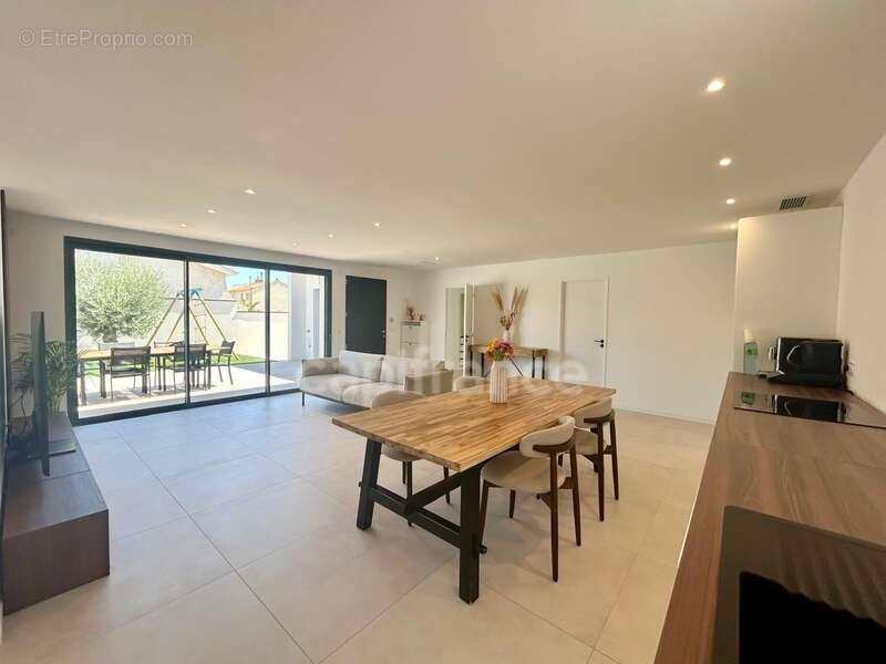 À VENDRE villa Frontignan 34 – Charmante villa de plain-pied T4 de 116 m² avec piscine – Quartier calme en fond d’impasse - photo 3