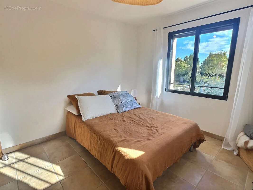 Maison à CHATEAUNEUF-GRASSE