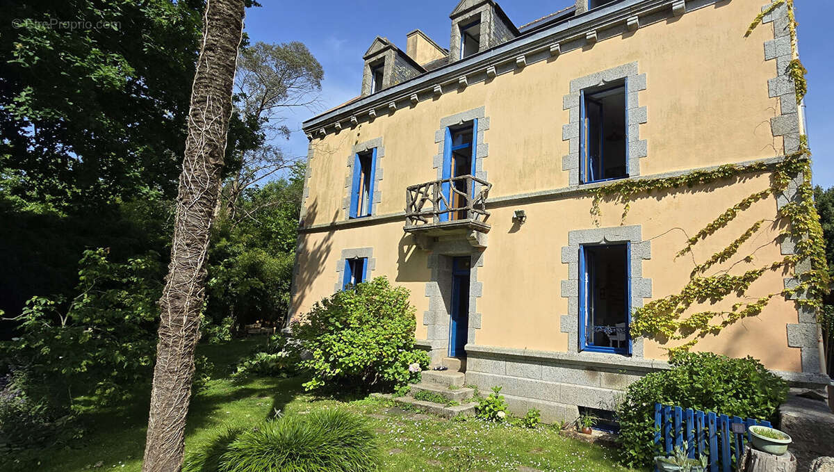 A vendre à Concarneau Maison de Maitre de 295 m² à 8 min du centre ville dans un cadre de vie idyllique ! - photo 18