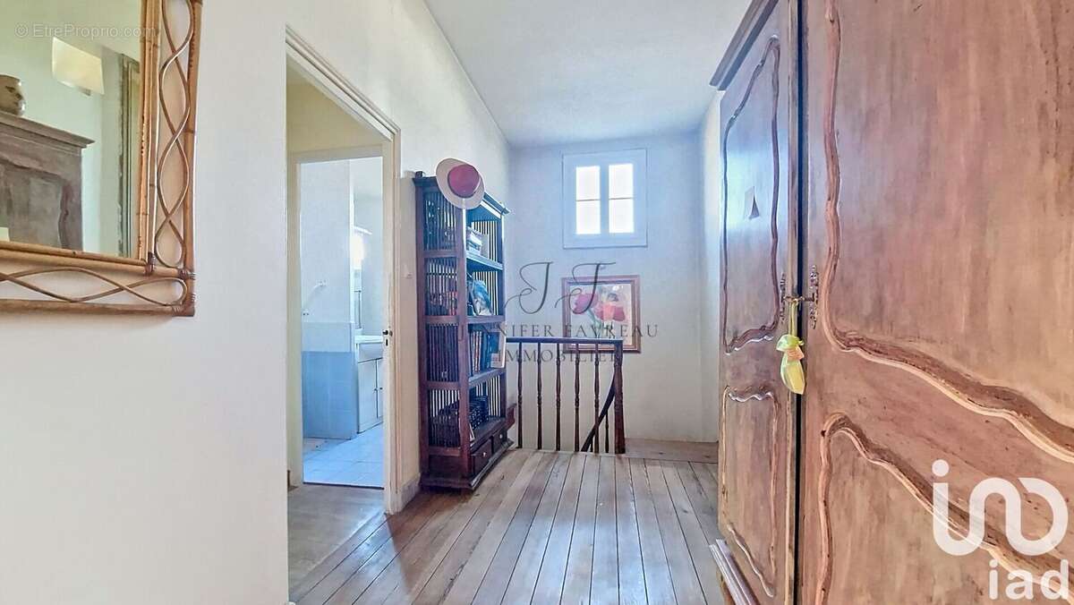 Maison 396 m² à Saint-Germain-Du-Puch  - photo 4