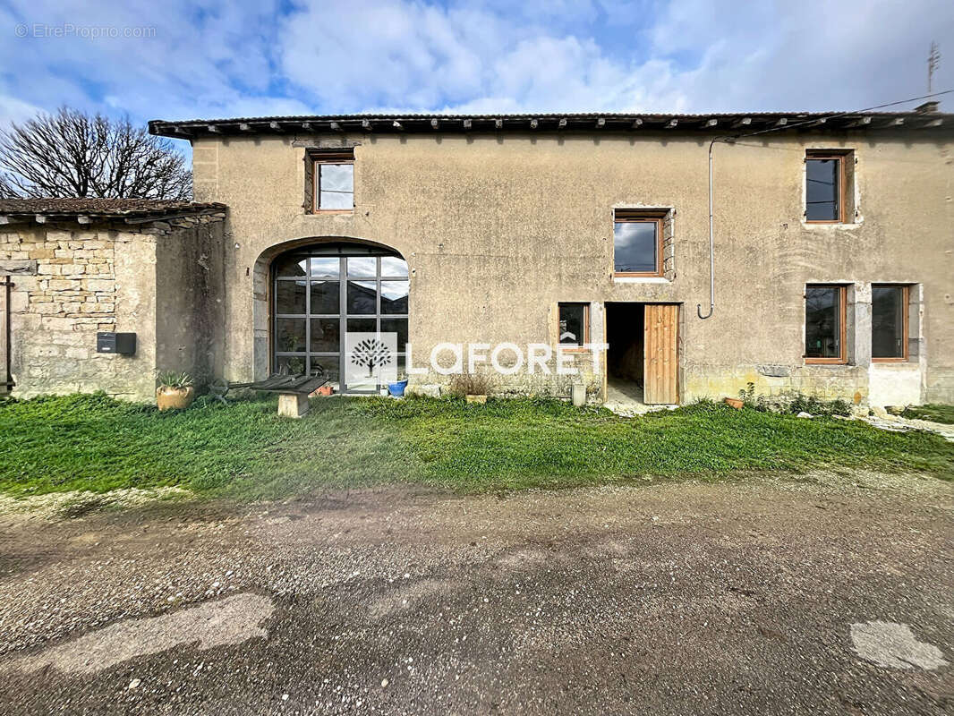 Maison à SAINT-JULIEN