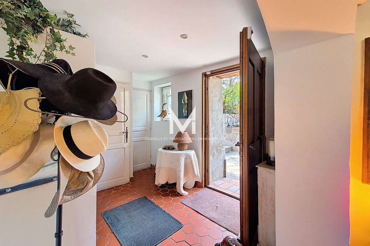 Maison à PLAN-DE-LA-TOUR