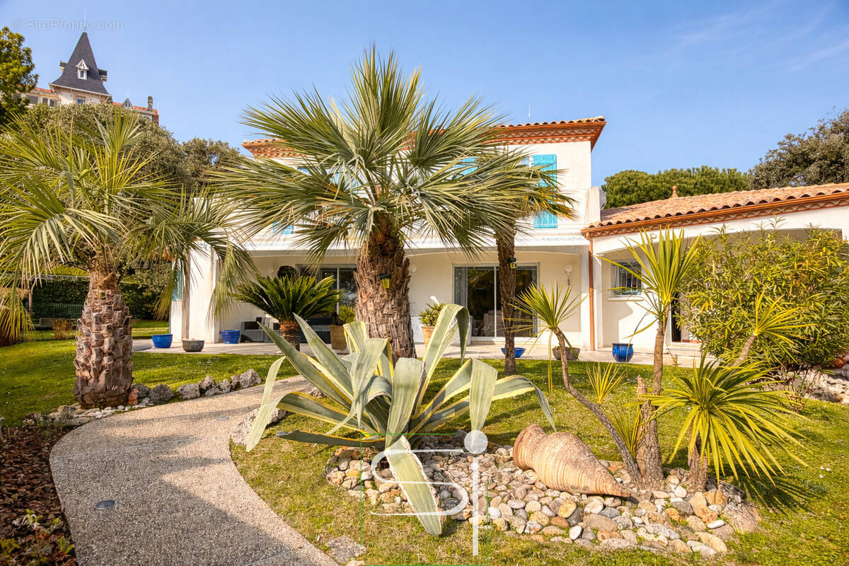Maison à SAINT-PALAIS-SUR-MER