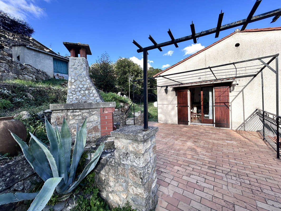 Maison à BEZ-ET-ESPARON