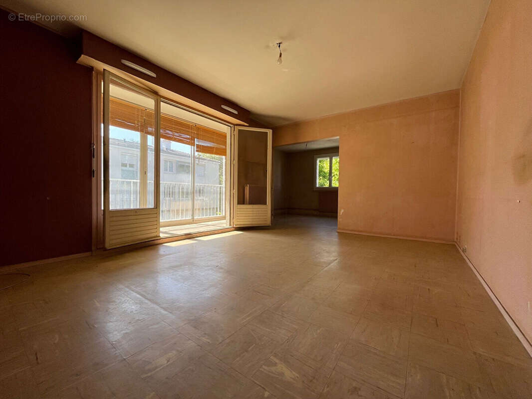 Appartement à LA CHAPELLE-SAINT-MESMIN