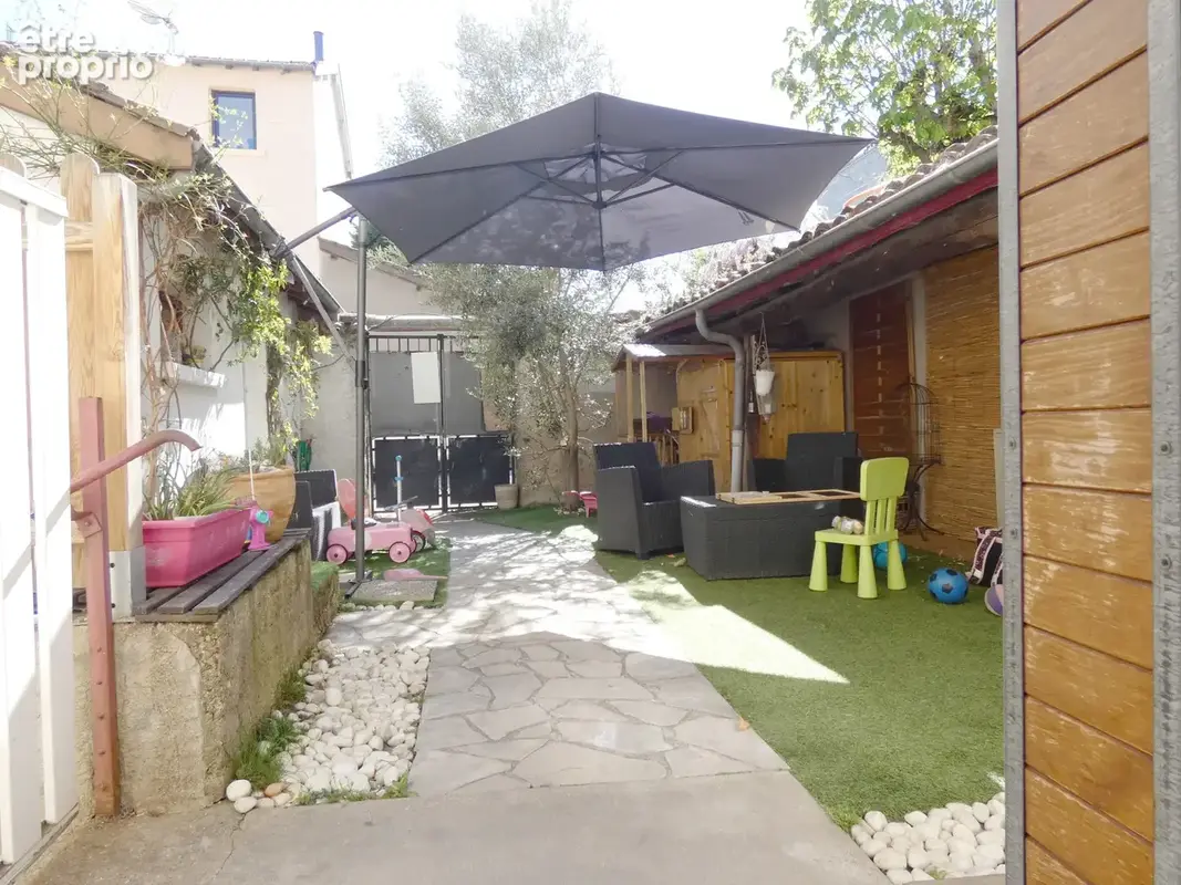 Maison de village avec terrasse et garage - photo 2